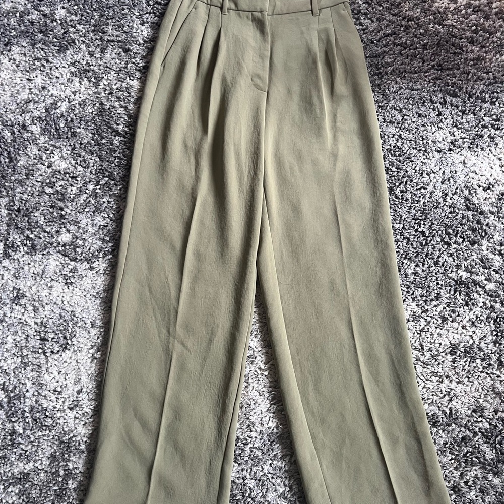 Aritzia The Effortless Pant in Light Olive - Picture 3 of 4